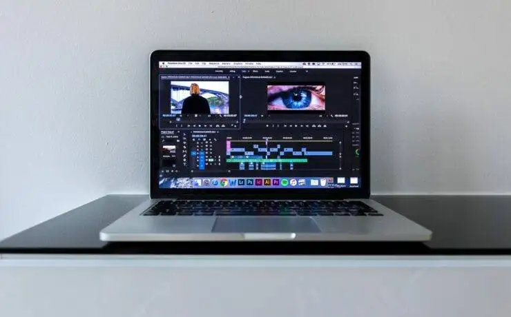 Vlog vs Blog – Which Is Best for My Brand? 1 Blogging and vlogging are very effective strategies for brands and individuals who want to generate the maximum amount of traffic for their websites. Be it amateur blog owners, beauty gurus on YouTube, or experienced professionals in the field of social media marketing