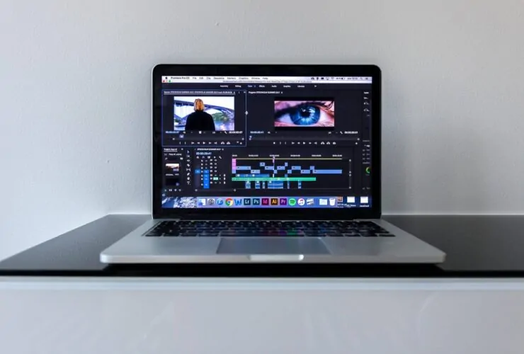 Blogging and vlogging are very effective strategies for brands and individuals who want to generate the maximum amount of traffic for their websites. Be it amateur blog owners, beauty gurus on YouTube, or experienced professionals in the field of social media marketing