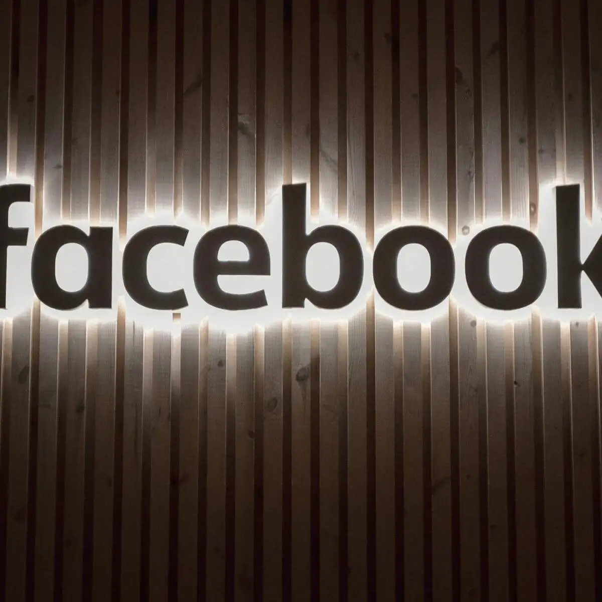 Facebook Ads/Dark Posts vs Facebook Organic Posts 2 alex haney AGqzy Uj3s4 unsplash scaled Syte
