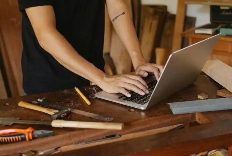 Person looking up what a SEO company is