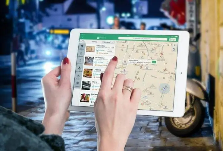 a person using a tablet looking at local seo